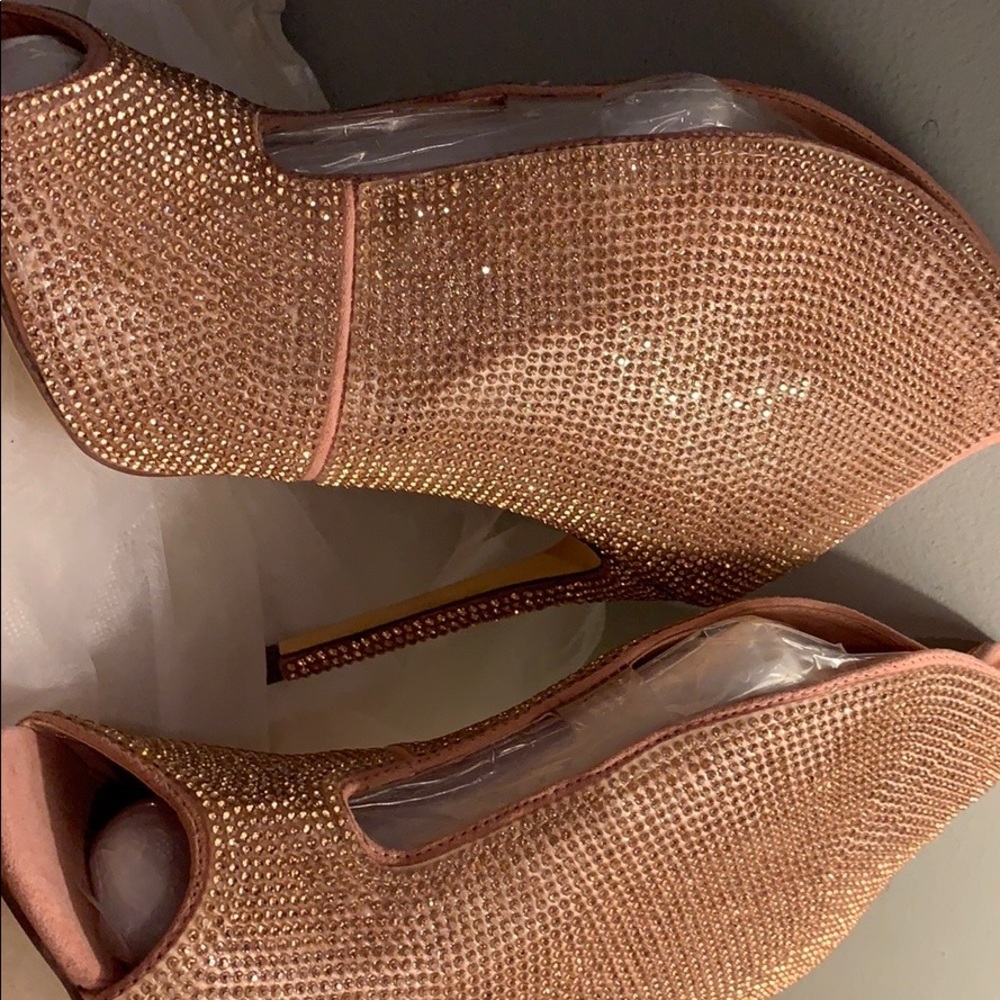 Heels - Picture 4 of 6